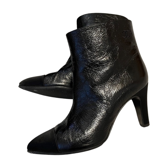 Chanel black leather Coco Chanel sign ankle boots - Picture 4 of 17
